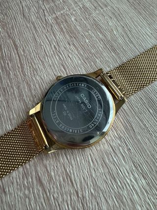 Reloj casio dorado