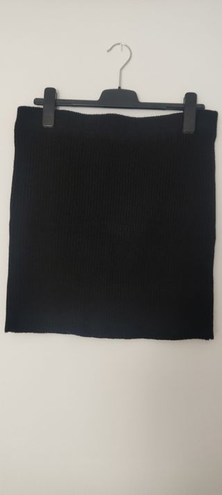 Falda negra 48