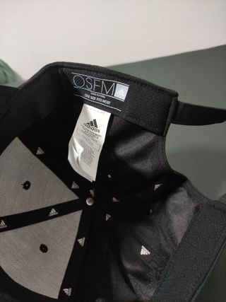 Gorras negras de marca