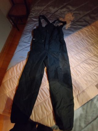 3 Pantalones de sky y guantes