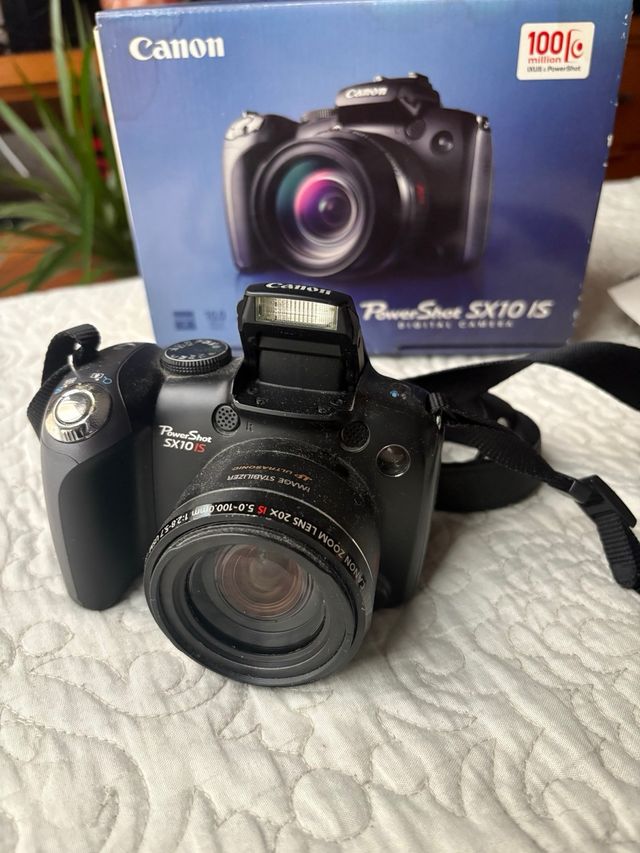 Canon Powershot SX 10 is