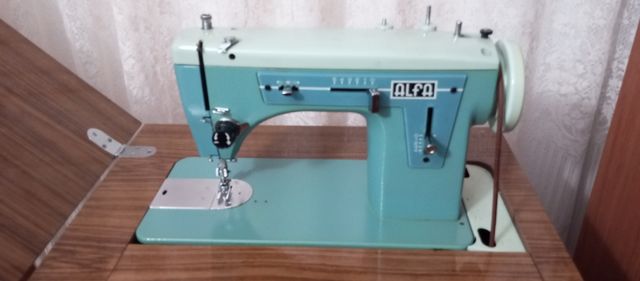 Maquina coser Alpha años 70