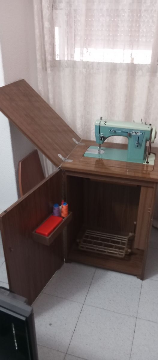 Maquina coser Alpha años 70
