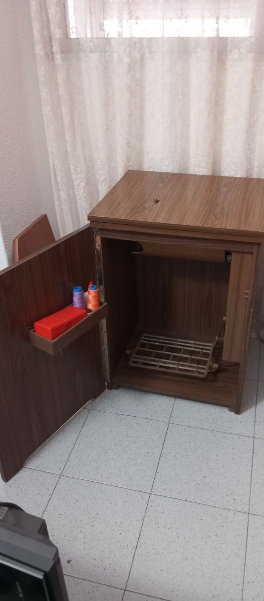 Maquina coser Alpha años 70