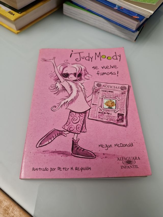 JUDY MOODY SE VUELVE FAMOSA (Spanish Edition)
