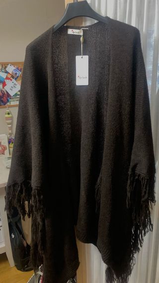 Poncho oversize de flecos marrón