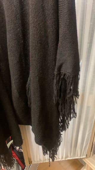 Poncho oversize de flecos marrón
