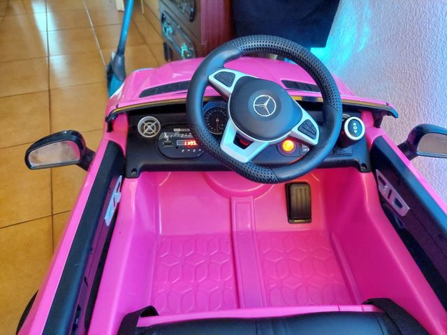 Coche eléctrico para niña