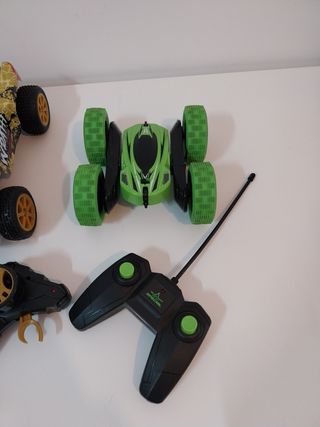 Coches teledirigidos. 10€ por coche. 20€ los tres.