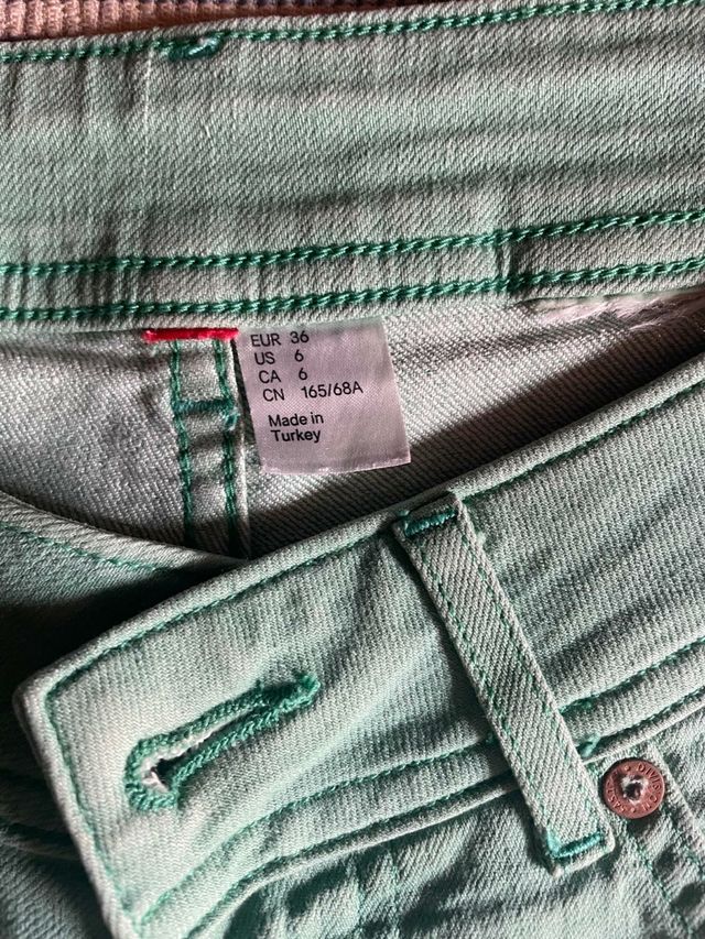 Pantalón  corto color verde