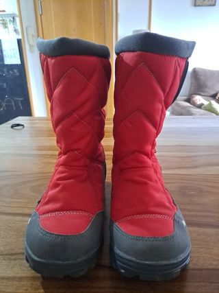 Botas de nieve  rojas de niño