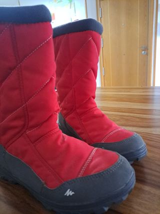 Botas de nieve  rojas de niño