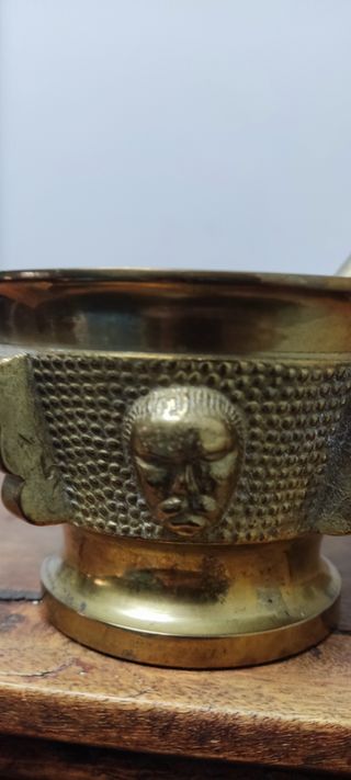 Mortero de bronce
