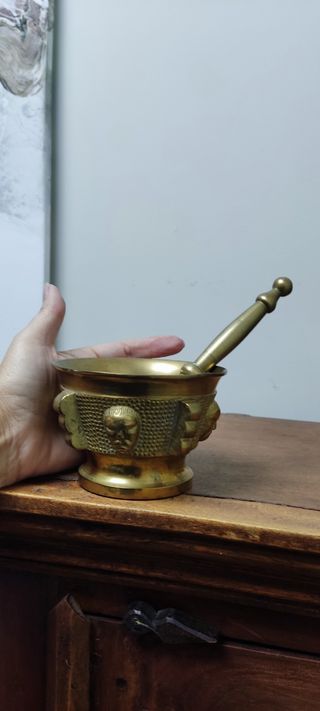Mortero de bronce