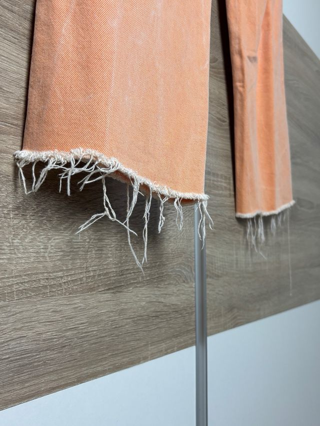 PANTALÓN VAQUERO NARANJA HOMBRE