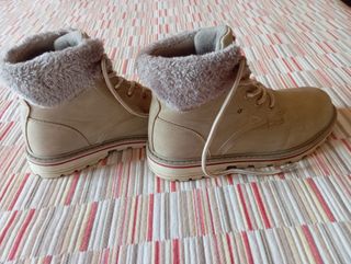 Botas niña beige con borreguillo talla 35