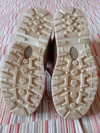 Botas niña beige con borreguillo talla 35