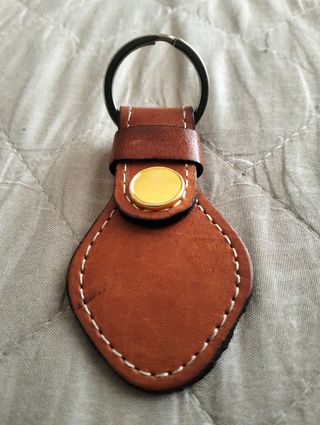 Portachiavi in cuoio di manifattura artigianale.