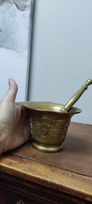 Mortero de bronce