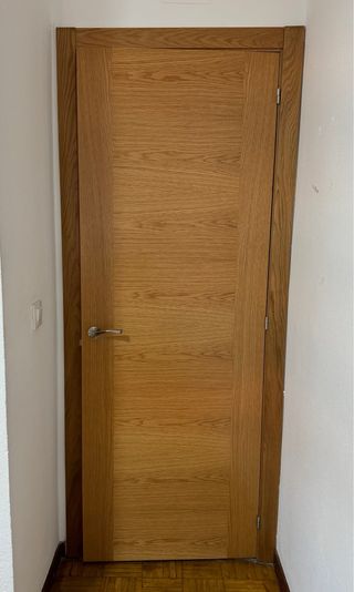 Puerta abatible de roble