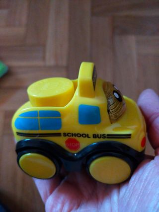 Camión de molto, tapiz y coches