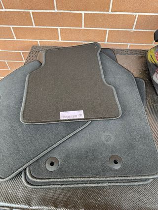 Set tappetini Mopar 500x