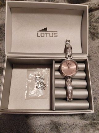 Reloj de pulsera Lotus