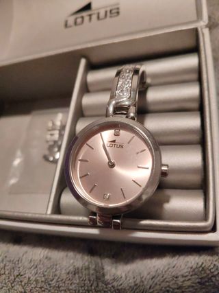 Reloj de pulsera Lotus