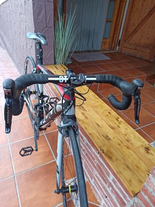 Bici carretera carbono Fuji sst