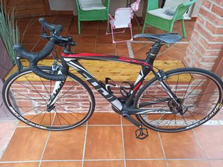 Bici carretera carbono Fuji sst