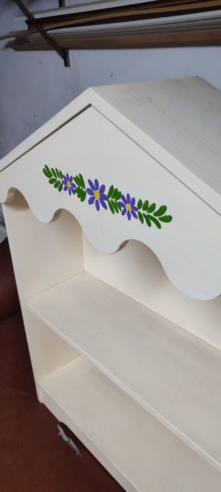 Estantería muñecas o libros