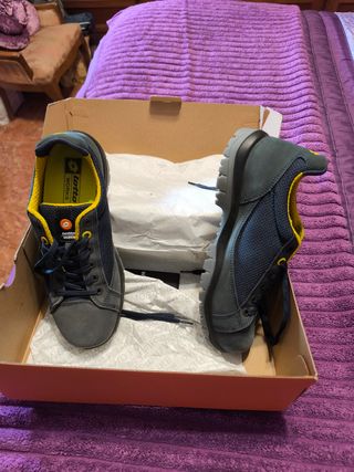 Zapatos deportivos de trabajo