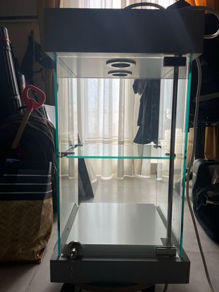 Vitrina Cristal luz y cerradura con llave