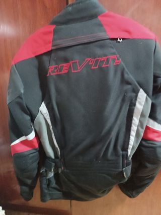 Cazadora de moto de mujer