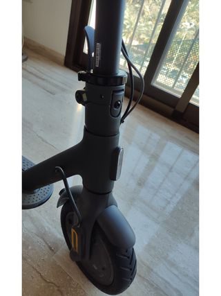 Patinete Xiaomi y casco