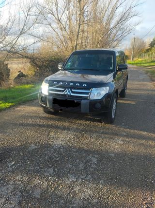 Mitsubishi Montero 2012