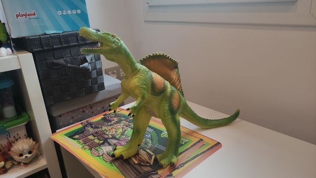 Dinosaurio grande con sonido terrorifico