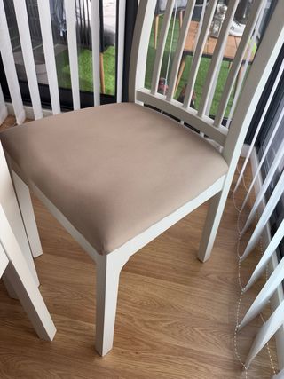 Mesa de comedor y sillas