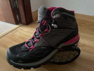 Bota de montaña mujer quechua