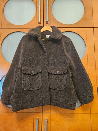 Chaqueta borreguito verde Zara