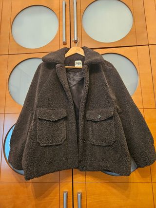 Chaqueta borreguito verde Zara