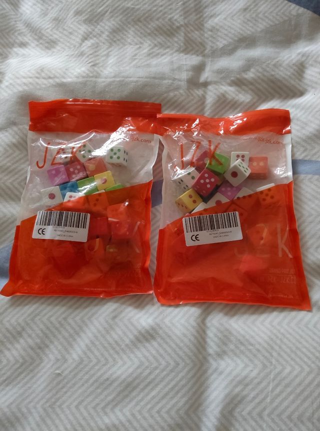 Gomas de borrar de colores y forma dado