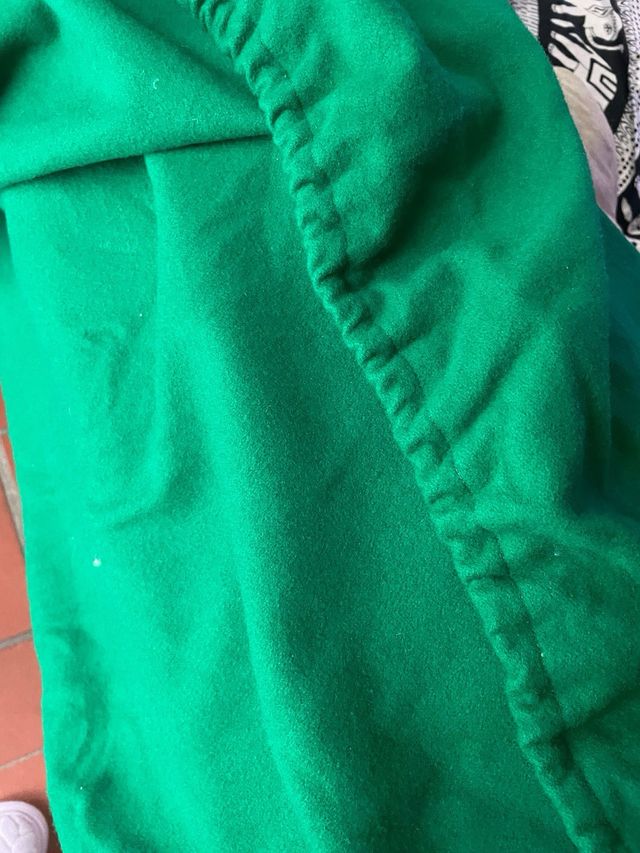 Copritavolo verde aderente con elastico