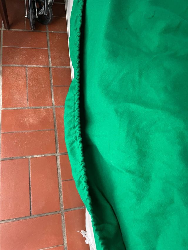 Copritavolo verde aderente con elastico