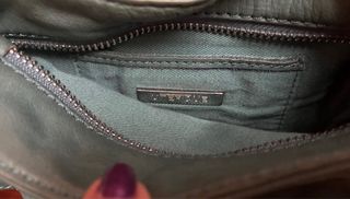 Bolso verde Uterqüe con cadenas