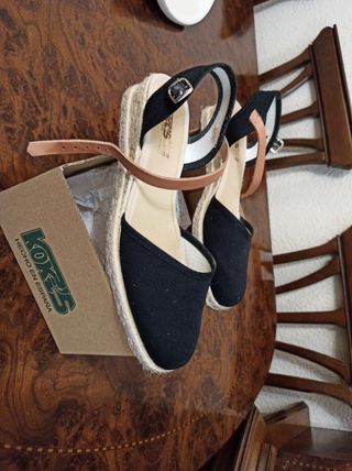 Alpargatas negras con cuña de 4 cm número 39