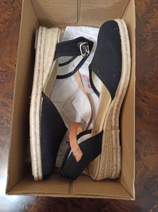 Alpargatas negras con cuña de 4 cm número 39