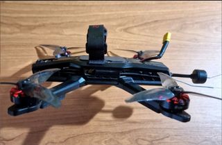 Dron FPV eachine Atom