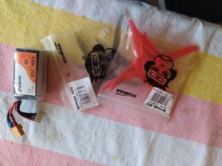 Dron FPV eachine Atom