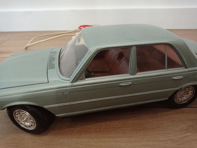 Mercedes Benz teledirigido años 70